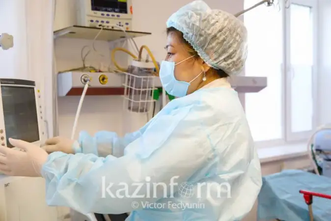 Пациента с 88% поражением легких вылечили в Алматы
