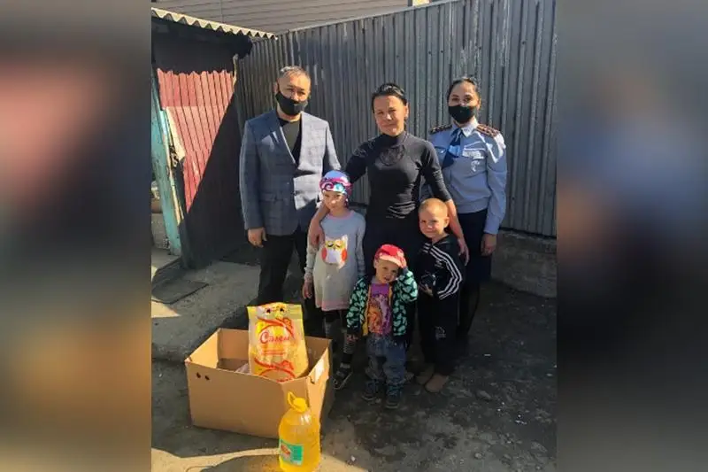 Труженик тыла из Семея передал свои подарки нуждающимся семьям