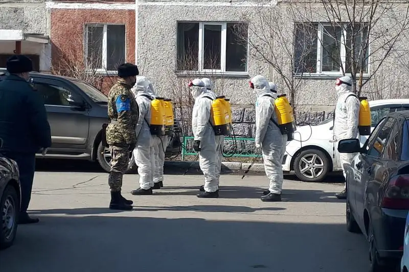 Военнослужащие дезинфицируют улицы Петропавловска
