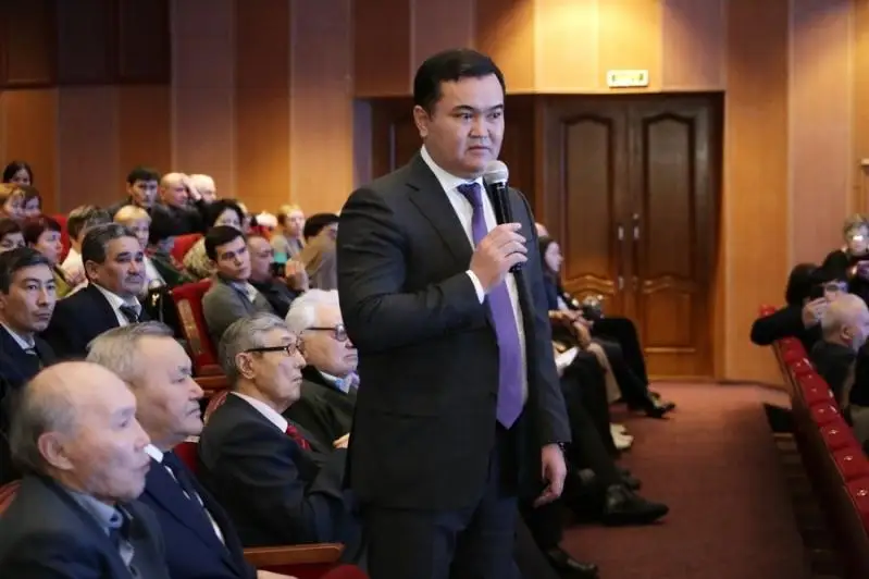 Женис Касымбек - о черном снеге в Темиртау: Я слежу за обстановкой