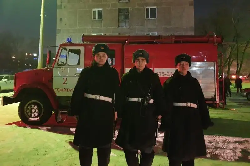 Предотвратили взрыв и вынесли из горящей квартиры трех человек гвардейцы в Темиртау