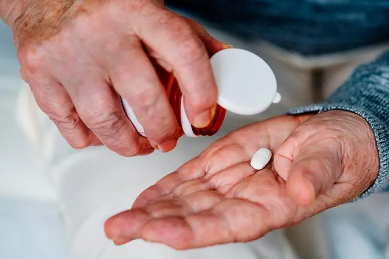 Волонтеры доставляют лекарства пенсионерам в Петропавловске