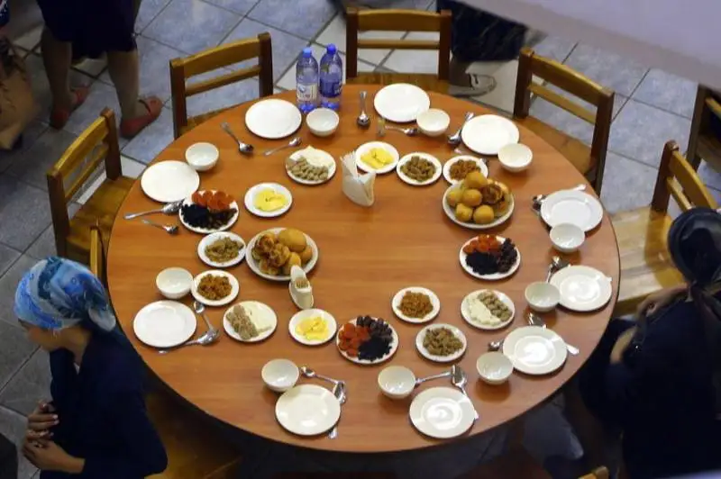 Как проводить поминальные обеды и погребения в условиях карантина, рассказали в ДУМК