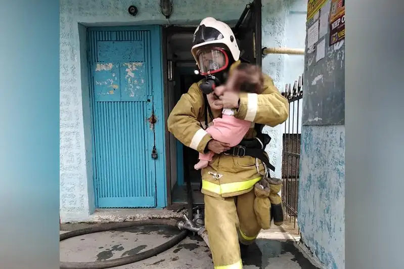 Из горящей квартиры спасли ребенка в Костанае