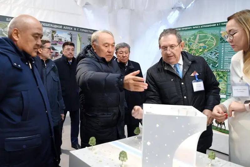 Нурсултану Назарбаеву презентовали проект строительства Парка Первого Президента в Туркестане