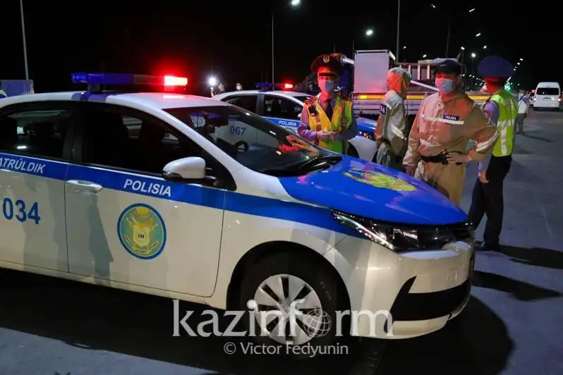 Вы с честью прошли сложный режим чрезвычайного положения - Президент РК полицейским