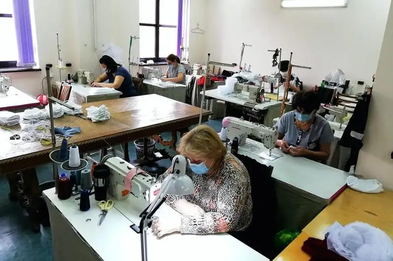 В швейном цехе ГАТОБ имени Абая шьют защитные маски