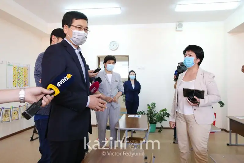 Насколько школы готовы к гибридному обучению, рассказал Асхат Аймагамбетов