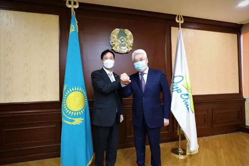Бейбут Атамкулов встретился с послом Кореи в Казахстане