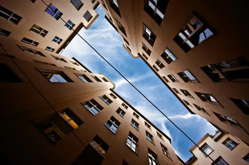 Спрыгнуть с крыши пытался мужчина на второй день после своей свадьбы