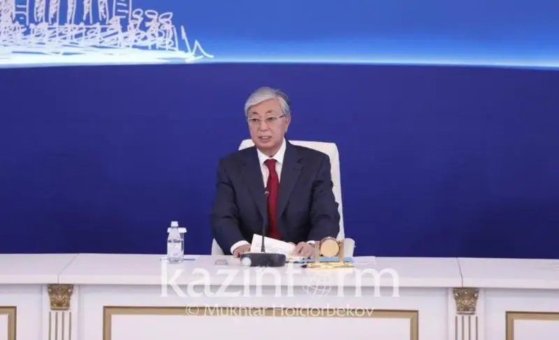 Президент сделал замечание по поводу рассадки участников совещания по вопросам столицы
