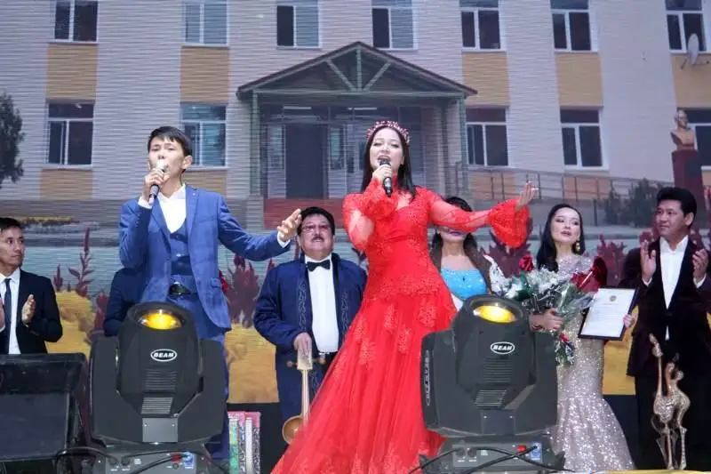 Концерт с участием звезд казахстанской эстрады прошел в Арыси