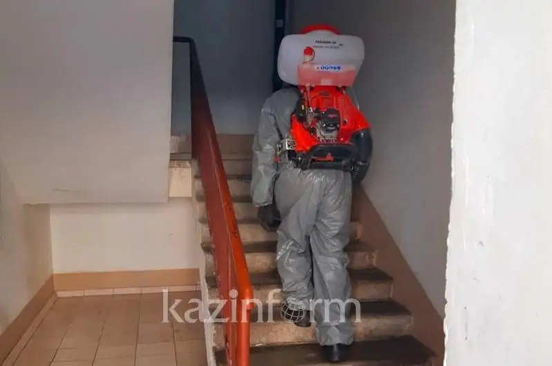 Сколько домов и подъездов дезинфицируют в день в Алматы