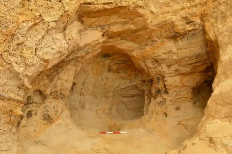 Пещеру XIV века обнаружили во время ремонта железной дороги в Великобритании