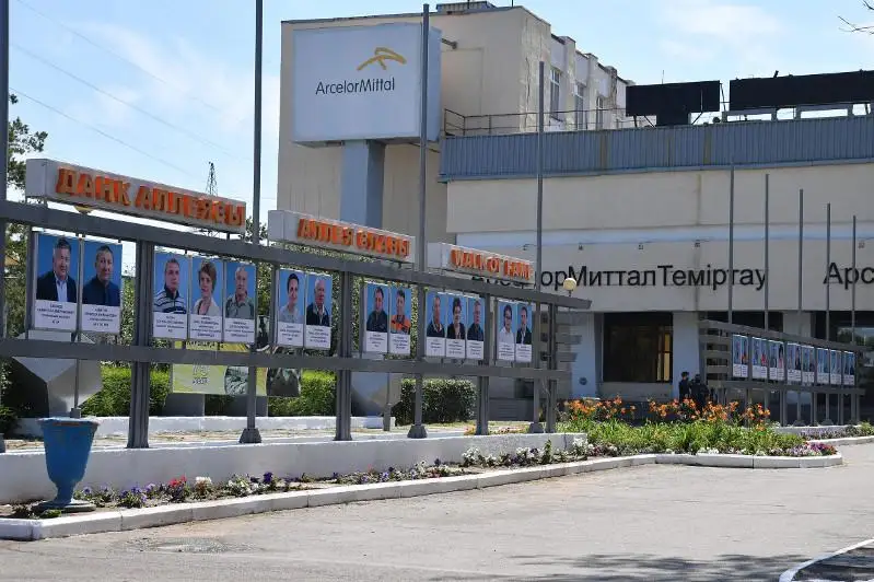 Аллею Славы обновили в Темиртау ко Дню металлурга