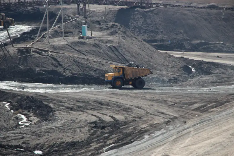 В Караганде опрокинулся КамАЗ: погиб водитель