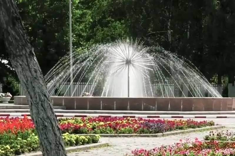 Неработавшие несколько лет фонтаны запускают в Усть-Каменогорске