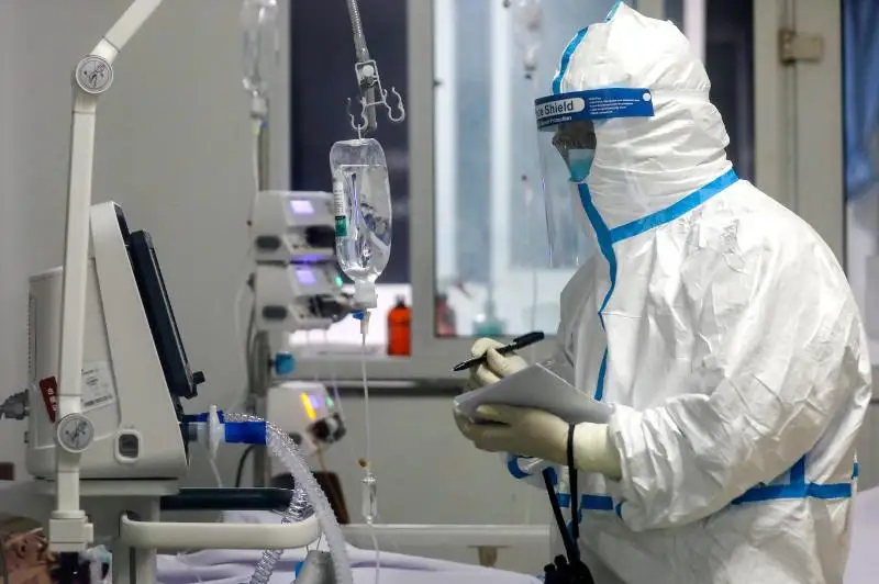 Каждый гражданин должен внести свою лепту в борьбу с коронавирусом - эксперты