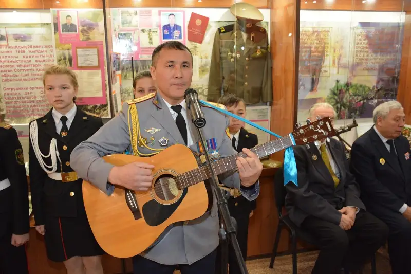 Ветеранов-афганцев поздравили полицейские СКО