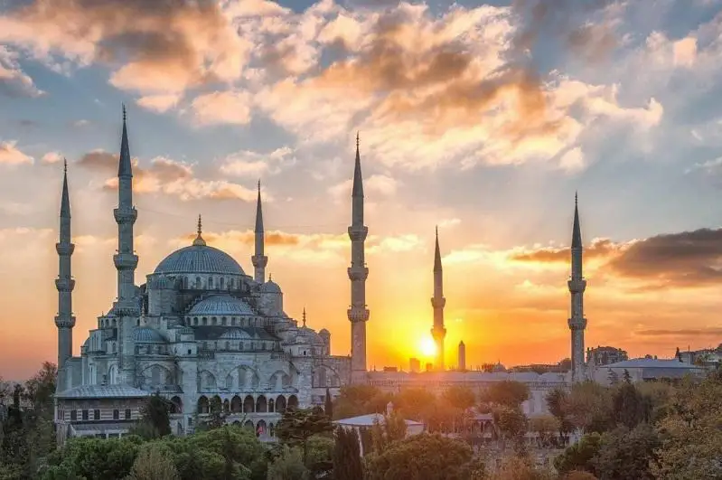 Мечети начнут открываться с 29 мая в Турции