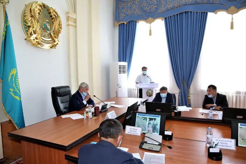 Бердибек Сапарбаев отчитал подрядчиков за срыв сроков строительных и ремонтных работ