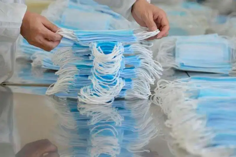 Жетысайские бабушки сшили 700 масок и раздали жителям Туркестанской области