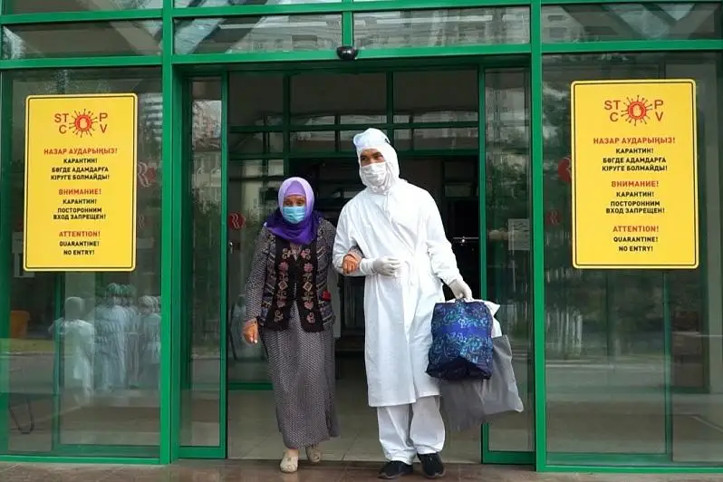 30 выздоровевших от коронавируса жителей Нур-Султана выписали из больницы