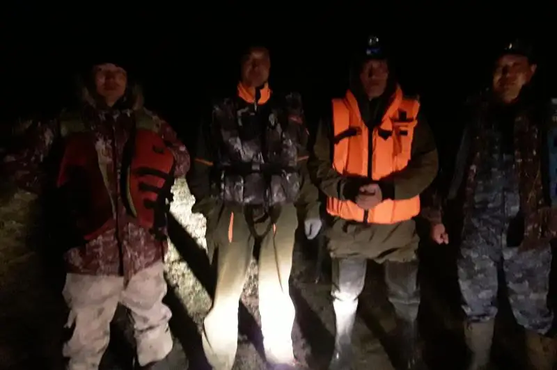 Заблудившихся в камышах рыбаков спасли на озере Зайсан