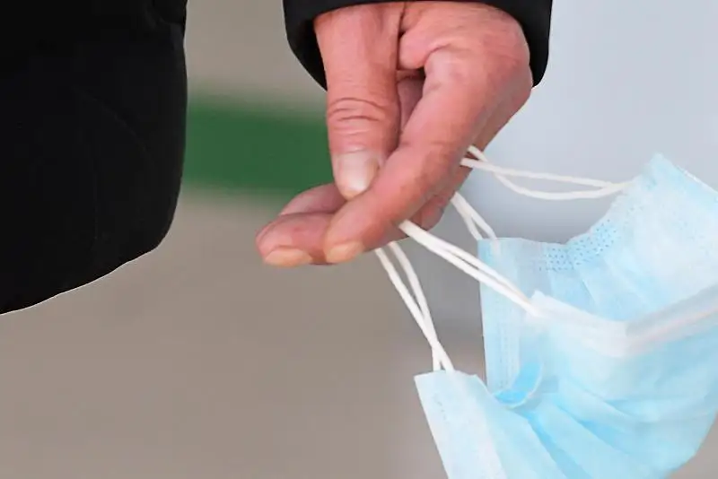 Мошенник в медицинской маске обманул продавцов айфонов в Актобе