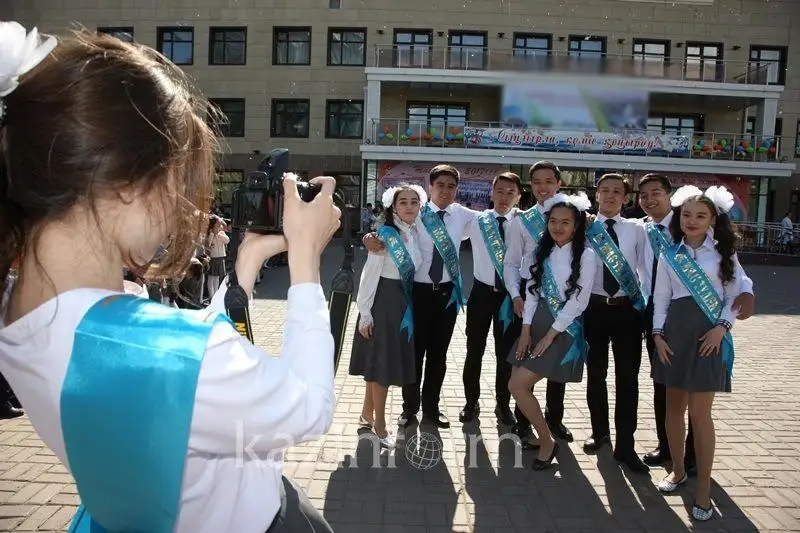 В масках и на дистанции: как проведут выпускные в Павлодаре