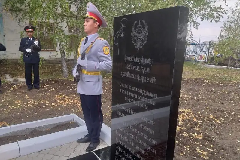 Памятник погибшим полицейским установили в Костанайской области