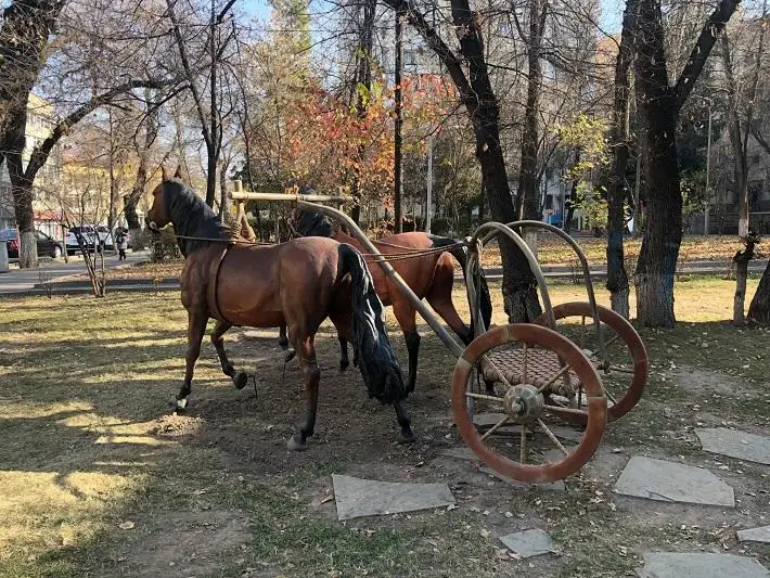 Четырехтысячелетнюю колесницу эпохи бронзы воссоздали в Алматы