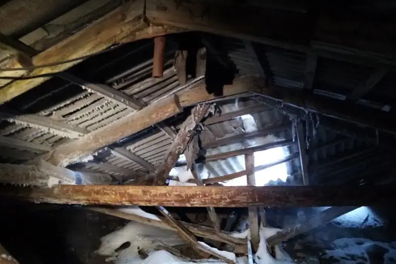 Кровля жилого дома частично обрушилась в Петропавловске