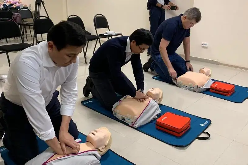 Елжан Биртанов, Асхат Аймагамбетов и Алтай Кульгинов обучились сердечной реанимации