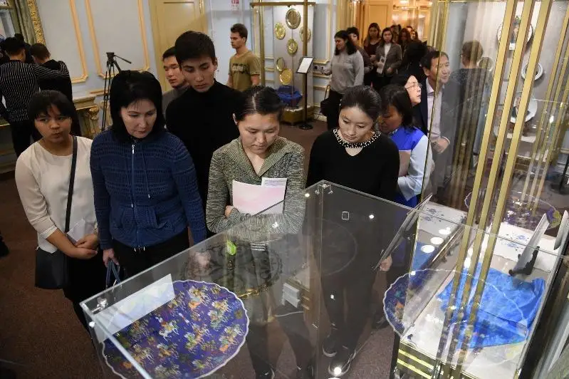 Библиотека Елбасы открывает серию выставок, посвященных Дню Первого Президента