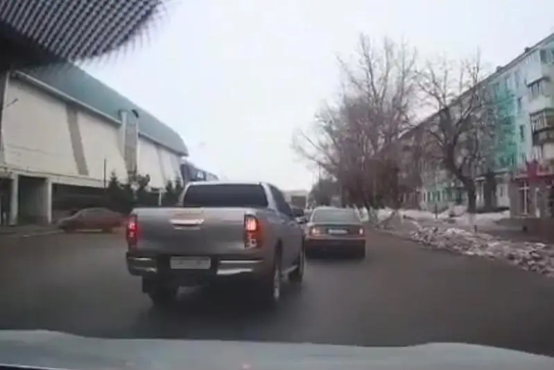 Водителя-нарушителя по видео из социальных сетей нашли полицейские СКО