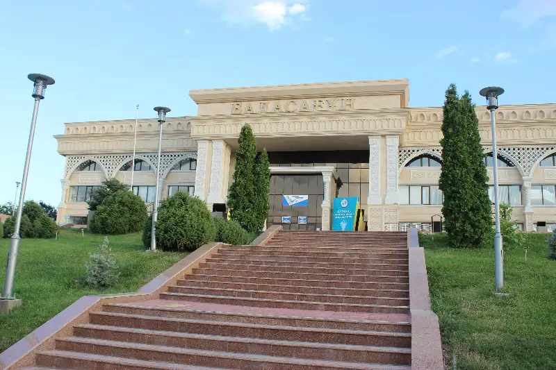 В условиях карантина использовать возможности учреждений культуры и спорта призвал Бердибек Сапарбаев