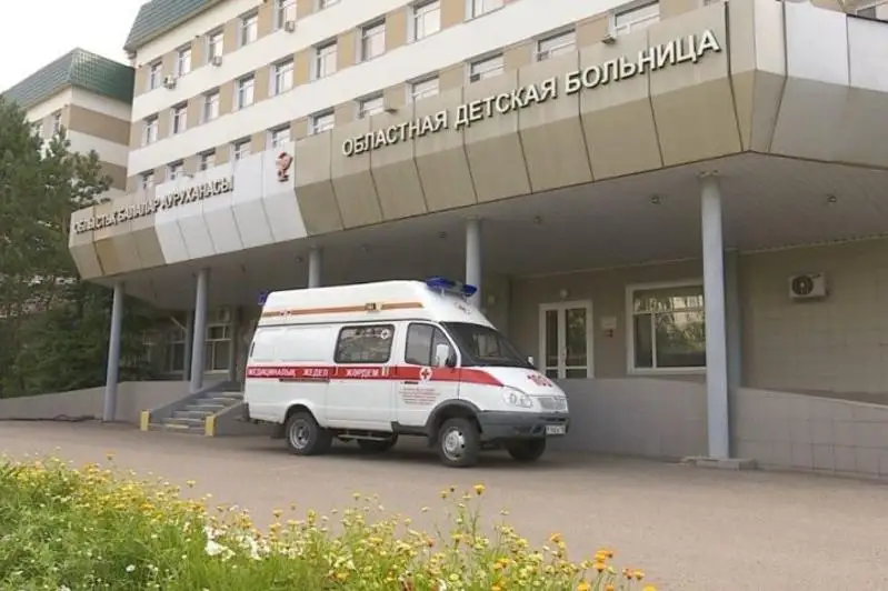 О состоянии выпавшей из окна девочки рассказали костанайские врачи