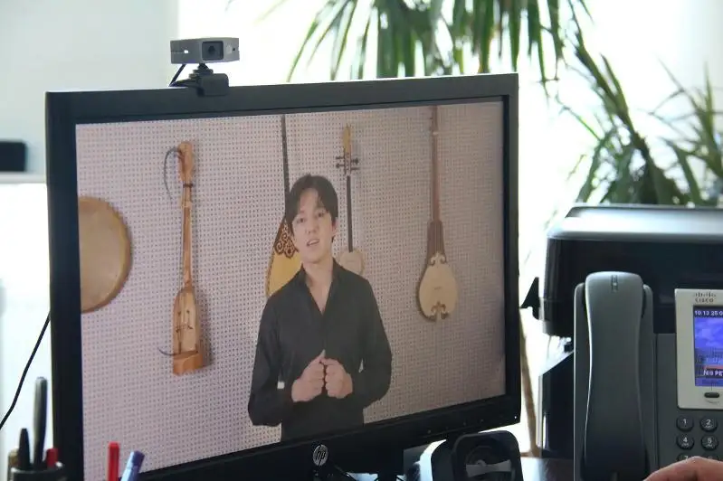 Димаш Кудайберген поздравил выпускников НИШ Петропавловска