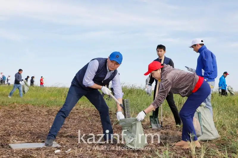 Акция #Birge #TazaQazagstan дошла до озера Майбалык в столице