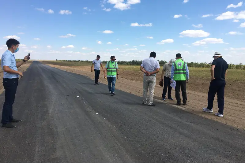 30 км дороги заасфальтировали с километровыми промежутками в Павлодарской области