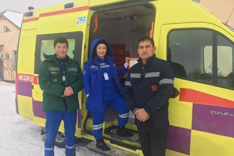Служба скорой помощи спасла семью в Туркестанской области