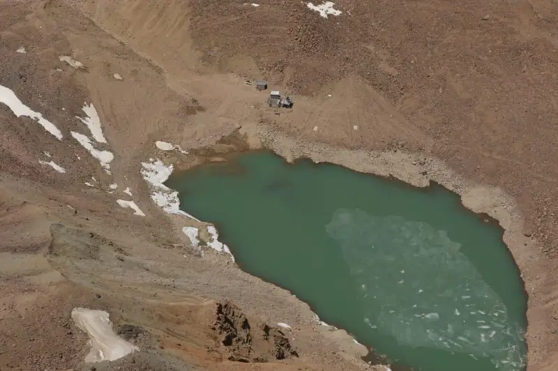 На прорывоопасных моренных озерах Алматы начаты превентивные работы