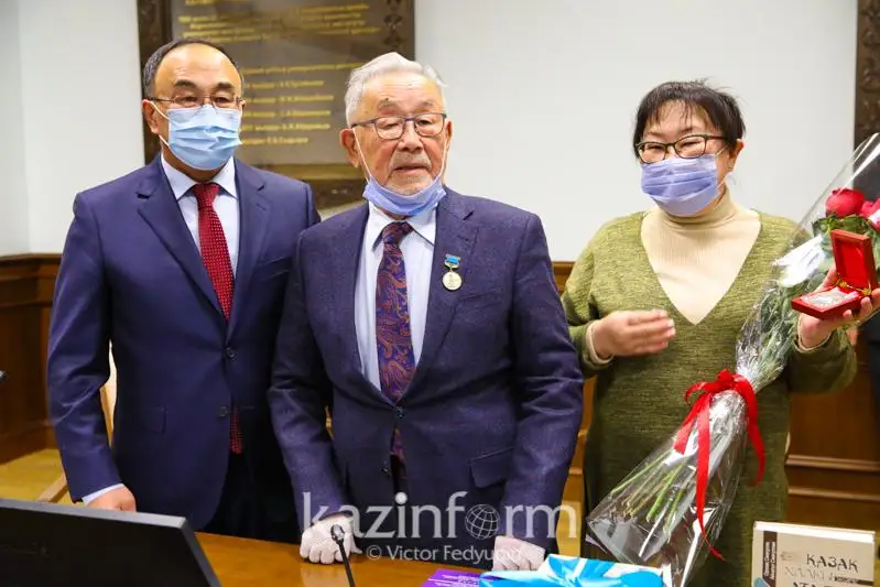 Известному казахстанскому антропологу Оразаку Исмагулову вручена медаль «Күлтегін»