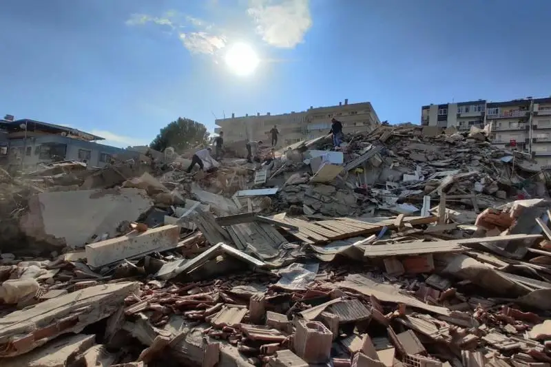 В результате землетрясения в Турции погибли 4 человека, 120 ранены