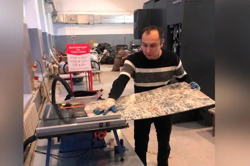 Социально-ответственный бизнес: как работает мастерская по переработке пластиковых отходов в Алматы