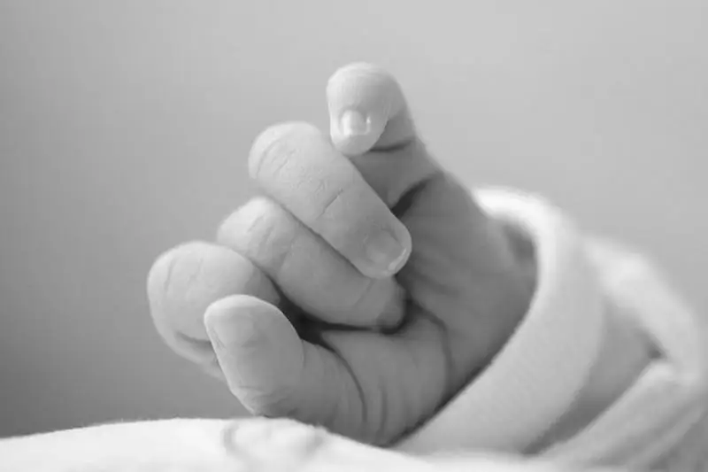 В убийстве младенца подозревают врачей в Атырауской области