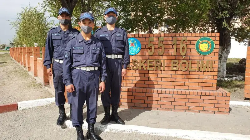 Двух пострадавших от угарного газа вынесли гвардейцы из горящей квартиры в Темиртау