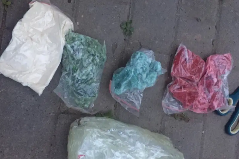 Около 3 кг синтетических наркотиков обнаружили в подпольной лаборатории в столице
