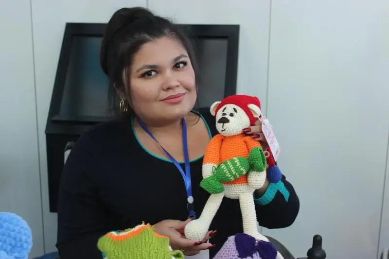 Жительница Тараза создала успешное дело из своего рукоделия